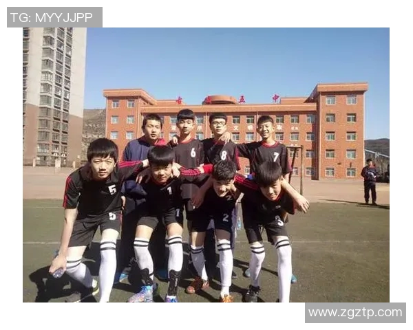 足球明星人物通讯稿：聚焦绿茵场上的传奇与荣耀，探索他们的奋斗与梦想