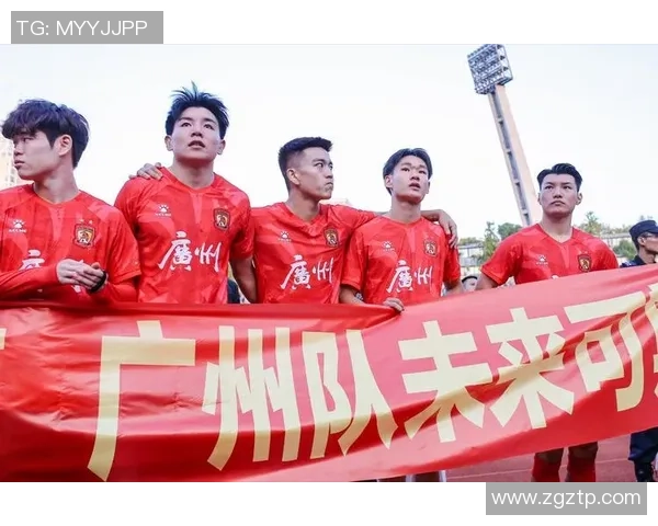 广州篮球队团队协作引发热议球迷对战术配合和球员默契提出不同看法