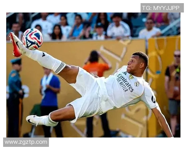 足球明星化身未来机器人展现超凡球技引发球迷热议 足球明星化身未来机器人展现超凡球技引发球迷热议